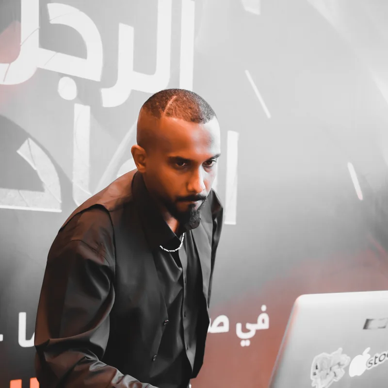 دي جي في إحدى الفعاليات — فقرة موسيقية حيّة